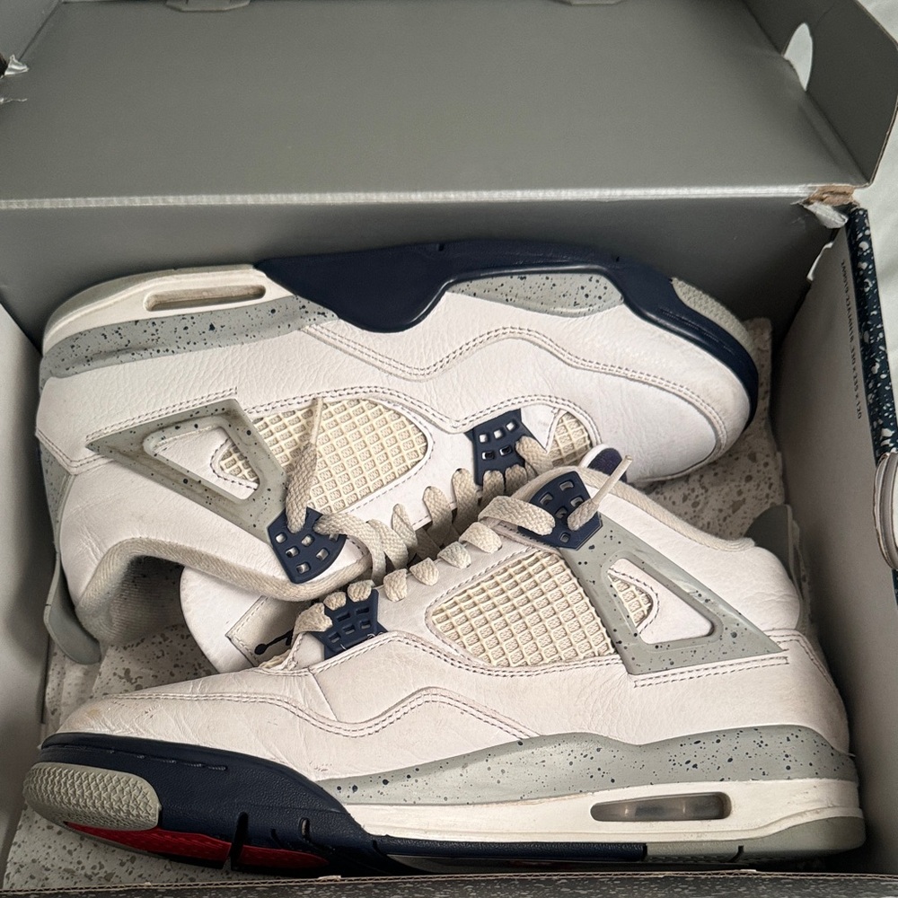 Jordan Sneakers in White and Navy